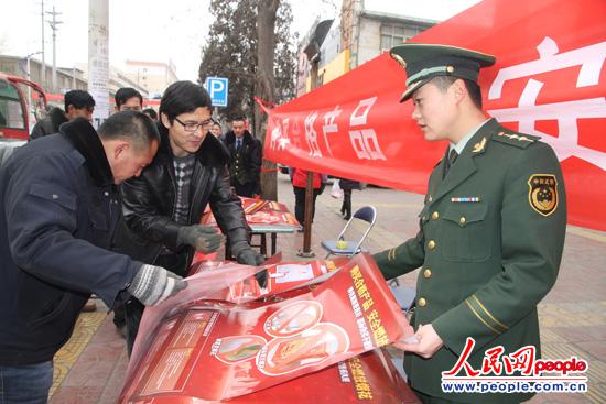 甘肃景泰消防将燃放烟花爆竹消防安全常识带进