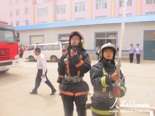 威海市公安消防支队龙山中队开展联合实战演练