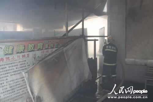 彩鋼板房著火 新疆塔城消防成功處置