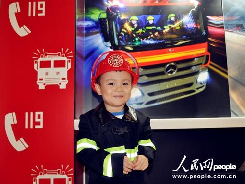北京市公安局消防局举办暑期亲子消防夏令营