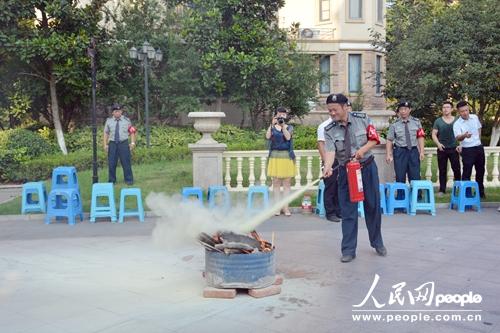 安徽埇桥消防组织小区物业集中进行消防知识培训