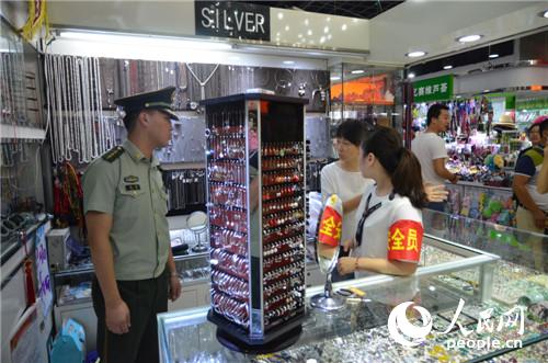 北京:消防员体检小商品批发市场查隐患开药