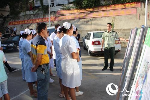 广西西林大队宣传进医院 百余名医生护士学习