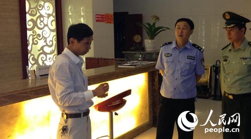 贵州镇宁县公安局鲁培达副局长带队开展消防安