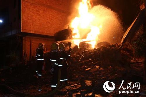 雲南文山：西疇消防成功處置一起挖機起火事件