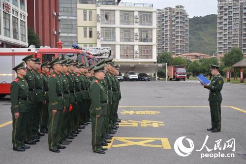 浙江普陀消防大隊隆重舉行2016年冬季老兵退伍儀式