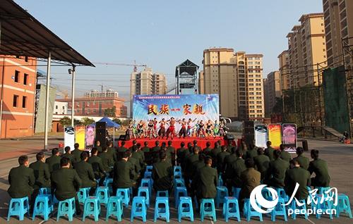 《民族一家親》文藝演出走進重慶黔江消防