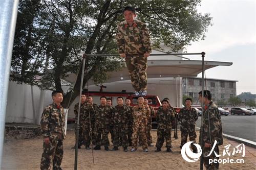 江西吉安消防大隊組織官兵開展訓練 掀起冬訓練兵熱潮