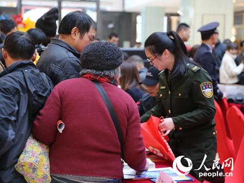 浙江海宁:消防借力公安110 市民喜获消防平